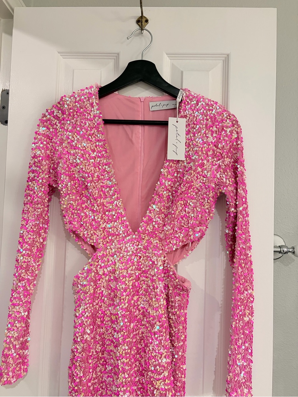 Petal & Pup Kelly Berry Pink Sequin Velvet Cutout Mini Dress Small NWT - Picture 2 of 8